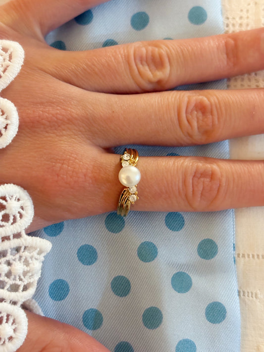 Pierścionek Avon” FRESHWATER PEARL AND CRYSTAL” , 2000 rok