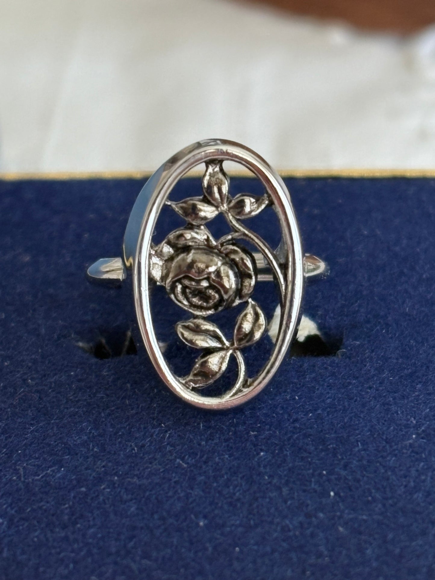 Avon "ROSAMONDE" ring, 1975