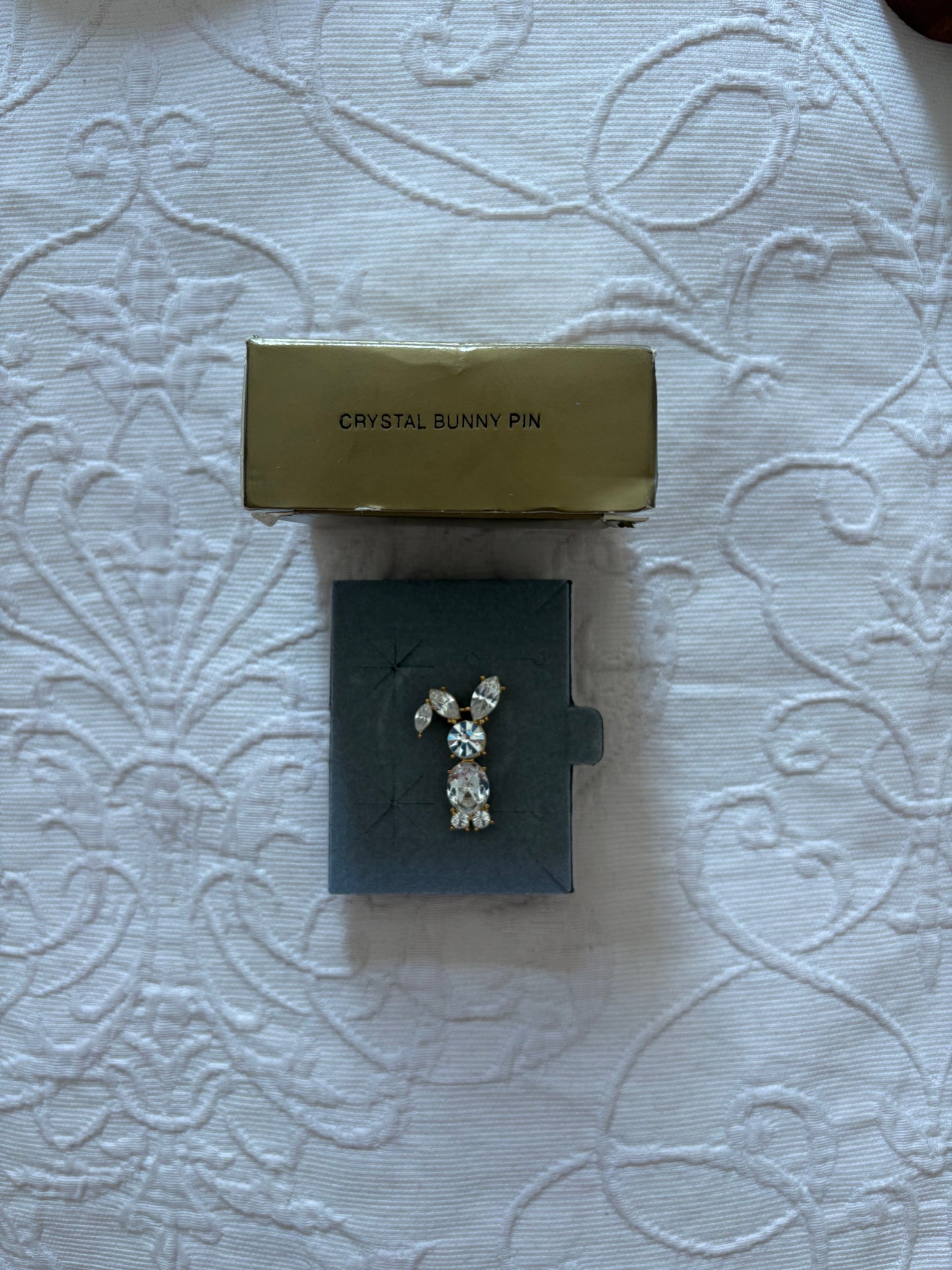 Broszka Avon “CRYSTAL BUNNY”,1997 rok