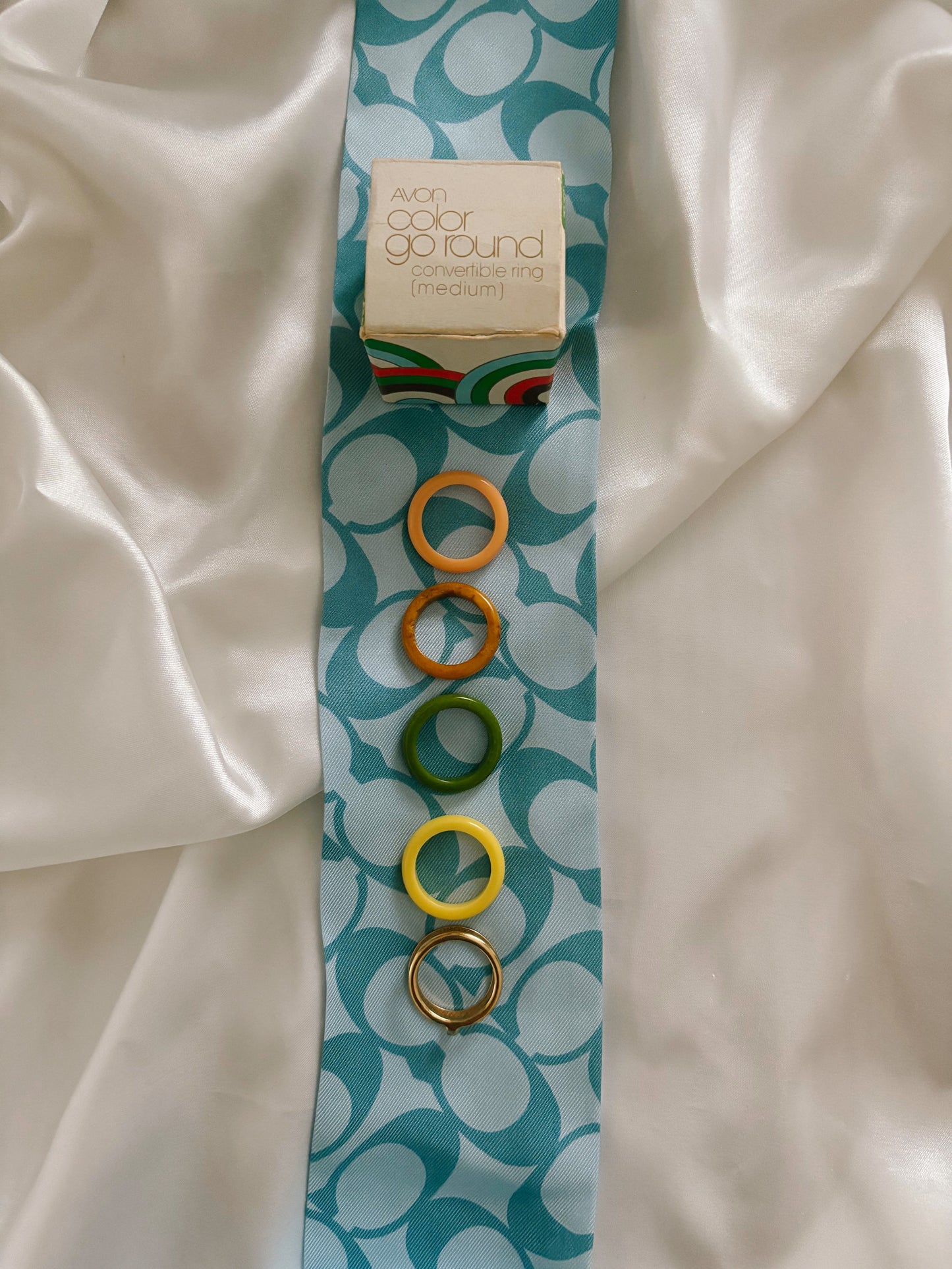 Set of 4 interchangeable Avon rings, 1977