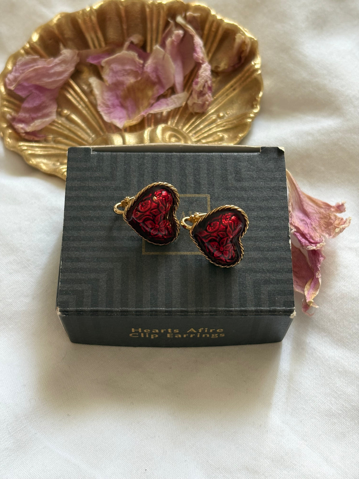 Wytłaczane klipsy Avon „Hearts Afire”,1995 rok